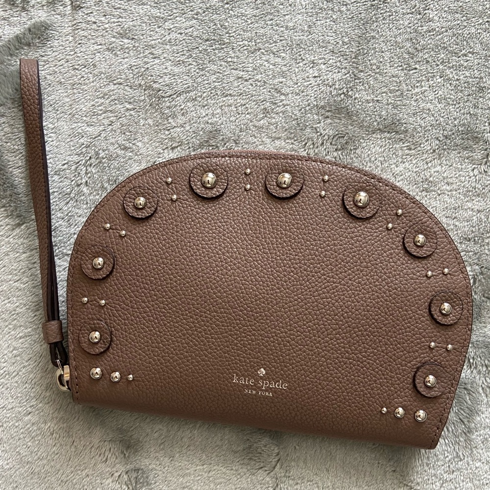 Kate Spade Larchmont Avenue Studded Lightwalnt Wristlet
